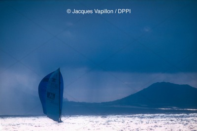 Illustration of Aquitaine Innovations, skipper Yves Parlier, during the 10 first days of the Vendee Globe 2000-2001, off Canary Islands in the Atlantic ocean on november, 2000 - Photo Jacques Vapillon / DPPI