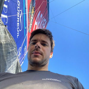 Sébastien Simon et sa grand-voile