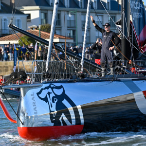 Jérémie Beyou welcomes the public of Les Sables d'Olonne