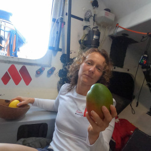 A mango as breakfas for Isabelle Joschke