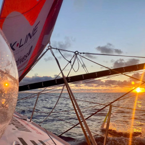 Lever de soleil sur le bateau Initiatives Coeur