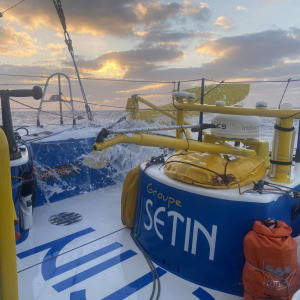 Manuel Cousin continues his trip in the Pacific Ocean