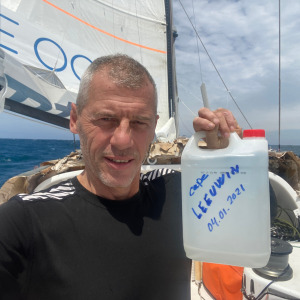 Sébastien Destremau brings back some water from Cape Leeuwin to Les Sables d'Olonne