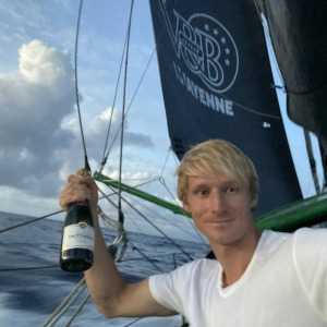 Champagne pour Maxime Sorel après son passage de l'équateur