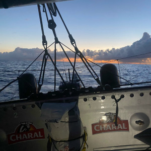 Jérémie Beyou continues his ascent of the Atlantic Ocean