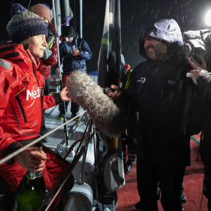 Malgré la nuit et les conditions météo, de nombreux journalistes sont venus accueillir Pip