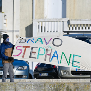 Les fans sont là pour accueillir Stéphane 