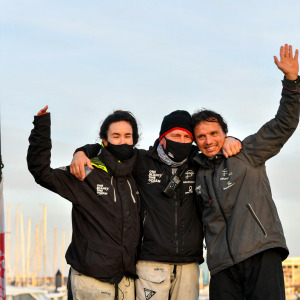 Didac, his team manager and his press attaché celebrating the arrival at the pontoons