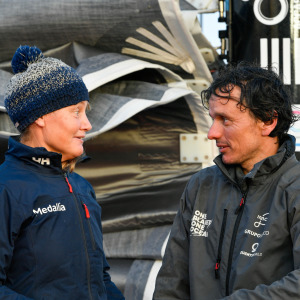 Pip Hare comes to welcome Didac with whom she sailed for many miles during this Vendée Globe.