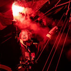 Miranda Merron celebrates her arrival with a hand fire in the bay of Les Sables d'Olonne