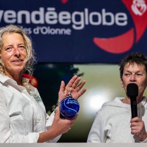 Miranda Merron congratulated by Anne Liardet during her press conference