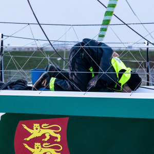 Miranda hugging her boat Campagne de France to thank him for allowing her to make this round-the-world trip