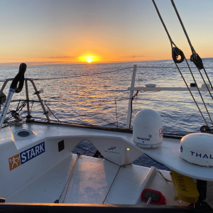 Le jour se lève à bord de Stark IMOCA